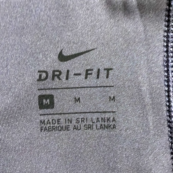 Nike Swoosh Women's Medium-Support 1-Piece
Padded Longline Sports Bra - Picture 3 of 7